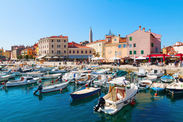 Fototapeta na wymiar Beautiful and cozy medieval town of Rovinj, colorful with houses and church the harbor