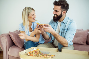 Couple eating pizza