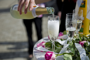 Sekt einschenken