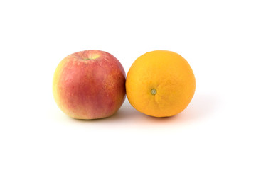 Апельсин и яблоко