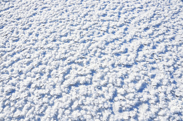 Фон из мелких льдинок со снегом