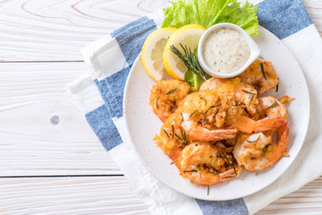 fried shrimps with sauce