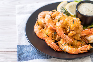 fried shrimps with sauce