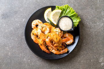fried shrimps with sauce