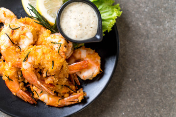 fried shrimps with sauce