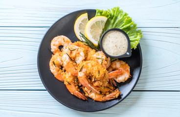 fried shrimps with sauce