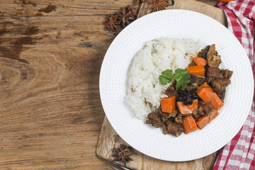 A dish of sirloin rice on the table
