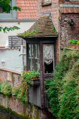 Fototapeta na wymiar Old houses near river in Brugge