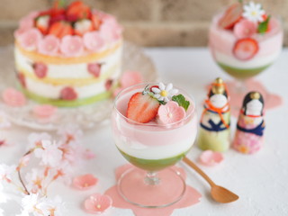 かわいい雛まつりケーキと3色プリン