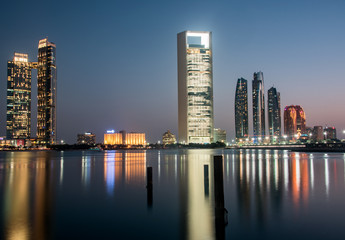 Fototapeta na wymiar Abu Dhabi at night