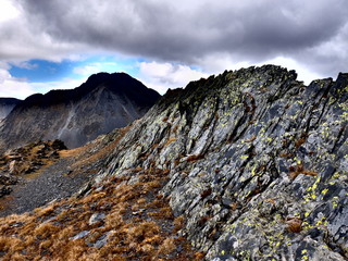 Ciel d'orage sur la montagne