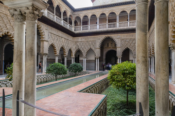 Fototapeta premium Patio de las muñecas en el Real Alcázar de Sevilla, Andalucia, España