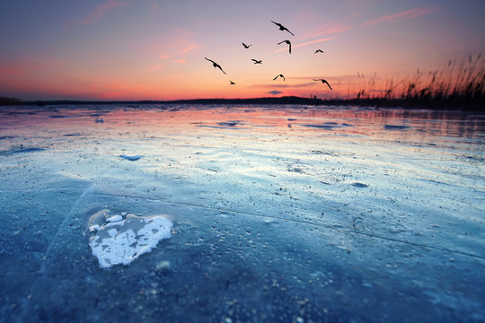 Herz aus Eis am See