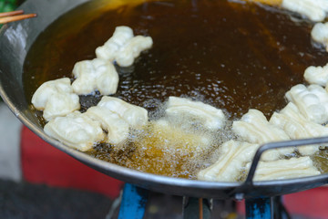 Patongko - Frying deep fried dough stick in pan