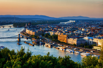 Obraz premium City Of Budapest Sunset Cityscape