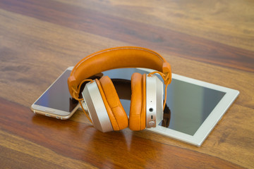 Tablet, smartphone and headphone