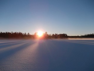 Sonnenuntergang an einem See in Ludvika