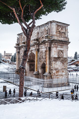 A lovely day of snow in Rome, Italy, 26th February 2018: a beautiful view of the Arch of Costantino near the Colosseum under the snow