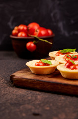 Mini tarts with cherry tomatoes