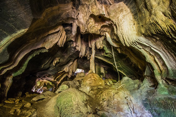 Höhle auf Pulau Tuba