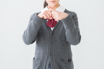 バツサインする女子学生