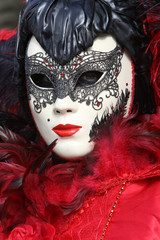 Masque vénitien : larve ou molto. Venetian mask: larva or molto.