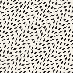 Hand drawn lines seamless pattern. Abstract geometric tiling background. Freehand black and white texture.