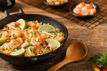 Fried rice with shrimp in Thai.