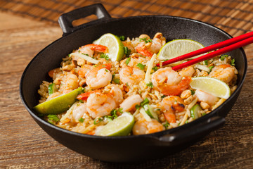 Fried rice with shrimp in Thai.