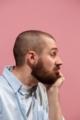 Obraz premium Isolated on pink young casual man is boring at studio