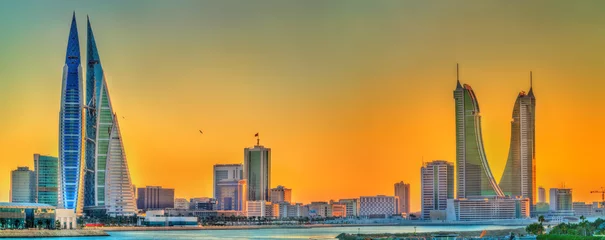 Kussenhoes Skyline van Manama bij zonsondergang. Het Koninkrijk Bahrein © Leonid Andronov