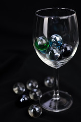 グラスとビー玉