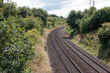 Obraz premium Railway lines curing into a wooded valley