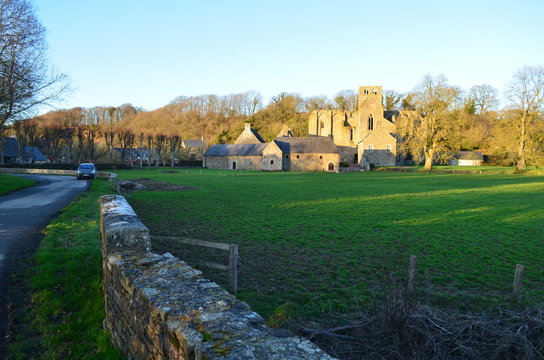 L'Abbaye d'Hambye au coucher du soleil ( La Manche - France)