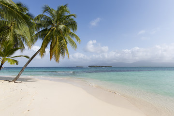 Fototapeta na wymiar Beach in San Blas Islands, Panama