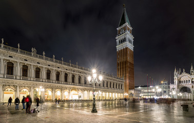 Naklejka premium Saint Mark's campanileat night in Venice