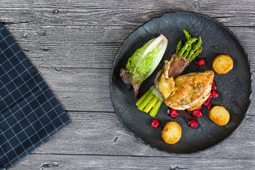 Chicken supreme with asparagus in prosciutto