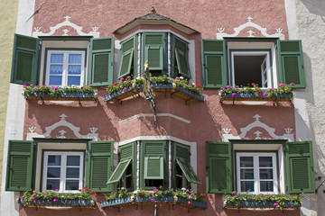 Stadthausdetail n Sterzing in Südtirol