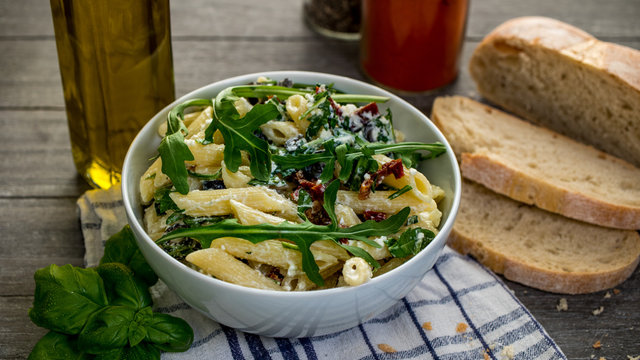 Mediterraner Nudelsalat