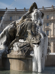 Ghiaccio a Roma - Piazza della Repubblica - Fontana delle Naiadi