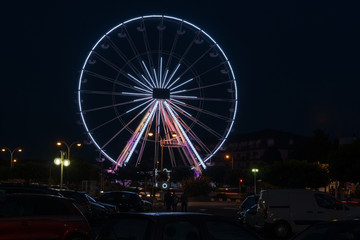 Beleuchtetes Riesenrad in Ouistreham