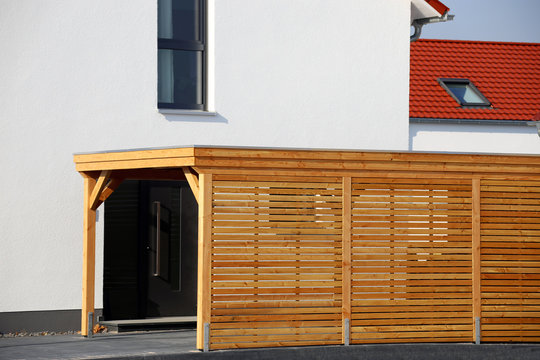 Hochwertiger Carport aus Holz Stock Photo | Adobe Stock