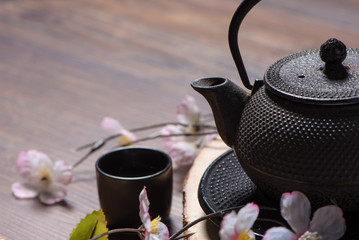 Obraz na płótnie Canvas japan and chinese tea set with sakura on table wooden