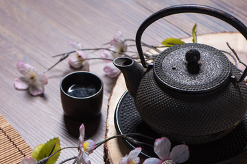 Obraz na płótnie Canvas japan and chinese tea set with sakura on table wooden