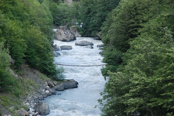 Kładka nad rzeką Enguri