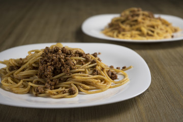 Piatto di spaghetti con sugo alla bolognese
