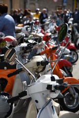 Fototapeta na wymiar Parcheggio scooter Vespa