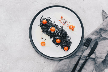 Black spaghetti with tomatoes