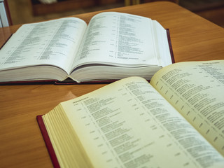 Obraz premium two opened books on the table reading in the university library