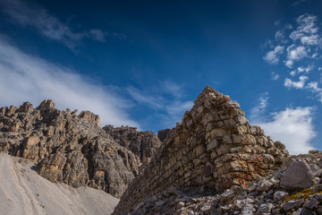 italien dolomites, south tyrol and italien alps, beautiful mountain scenery in autumn weather 